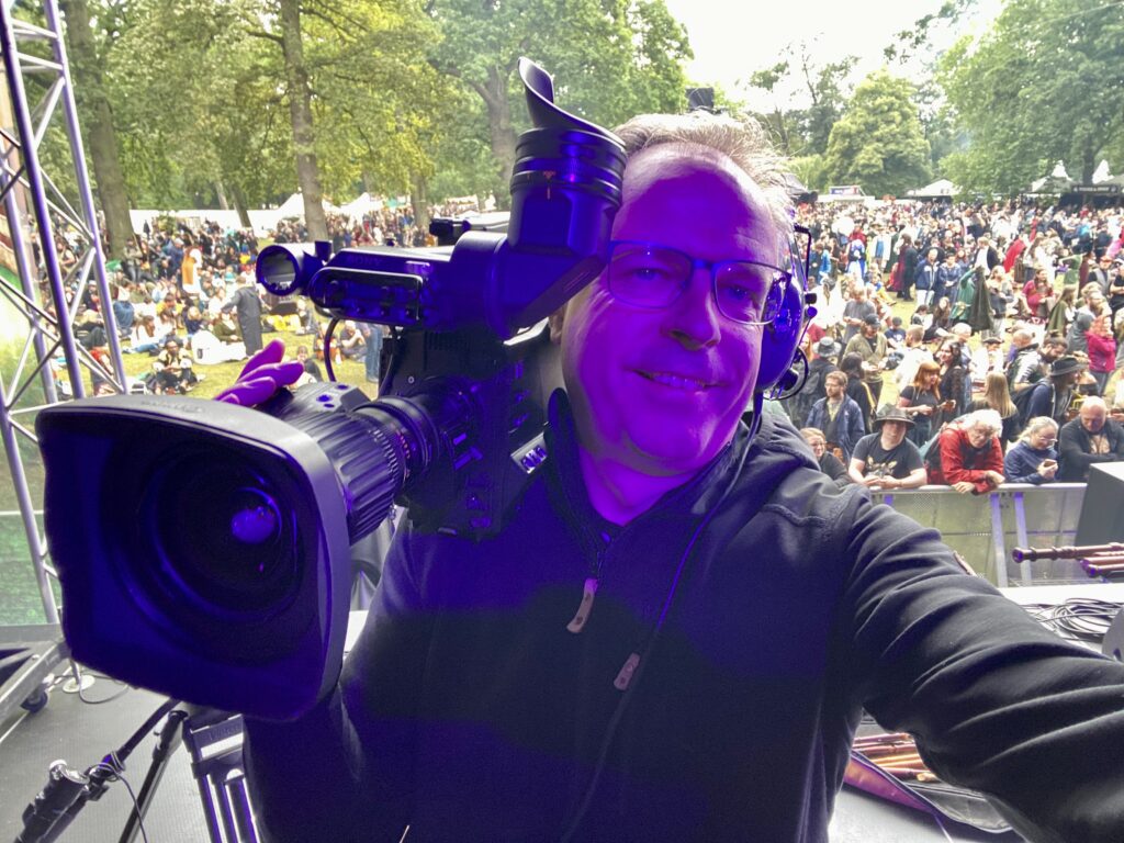 Aan het werk op een muziekfestival